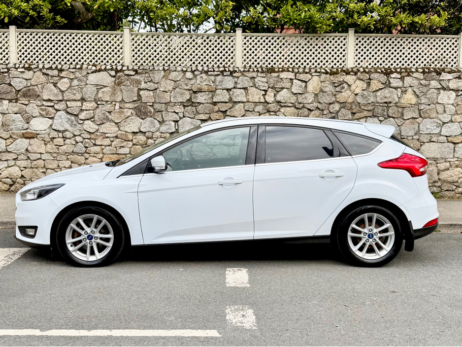 2017 Ford Focus - image 5