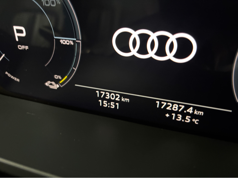 2021 Audi e-tron - image 8