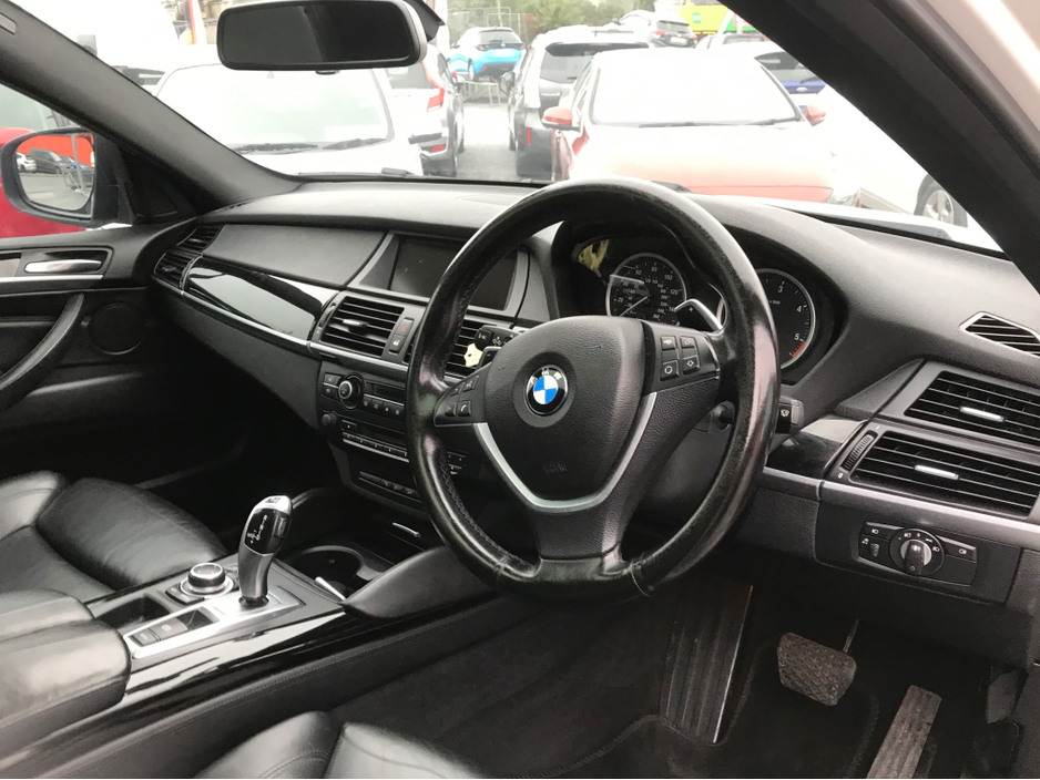 2012 BMW X6 - image 16