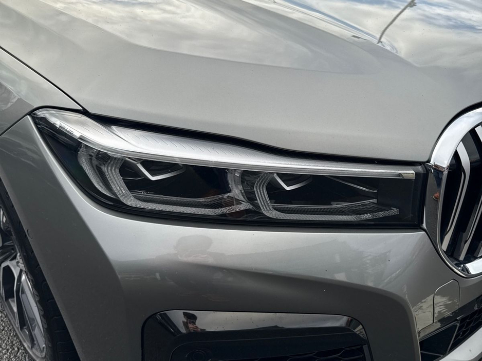 2022 BMW 7 Series - image 21