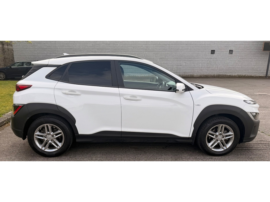 2021 Hyundai Kona - image 3