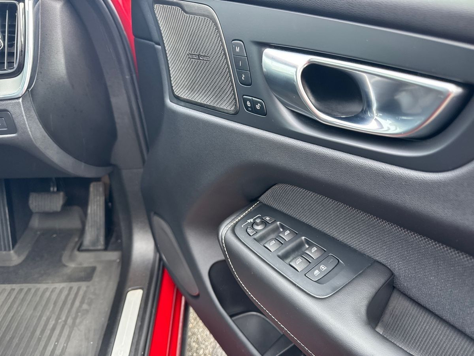 2024 Volvo XC60 - image 11