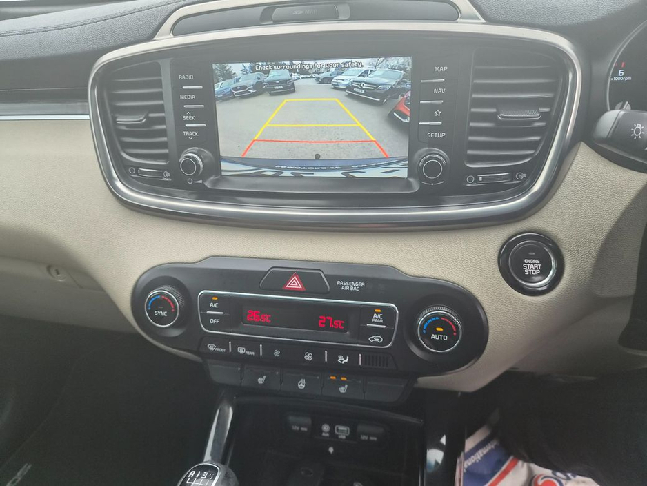 2018 Kia Sorento - image 11