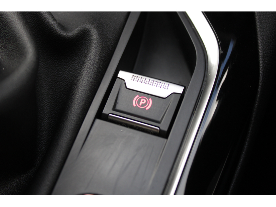 2022 Peugeot 5008 - image 14