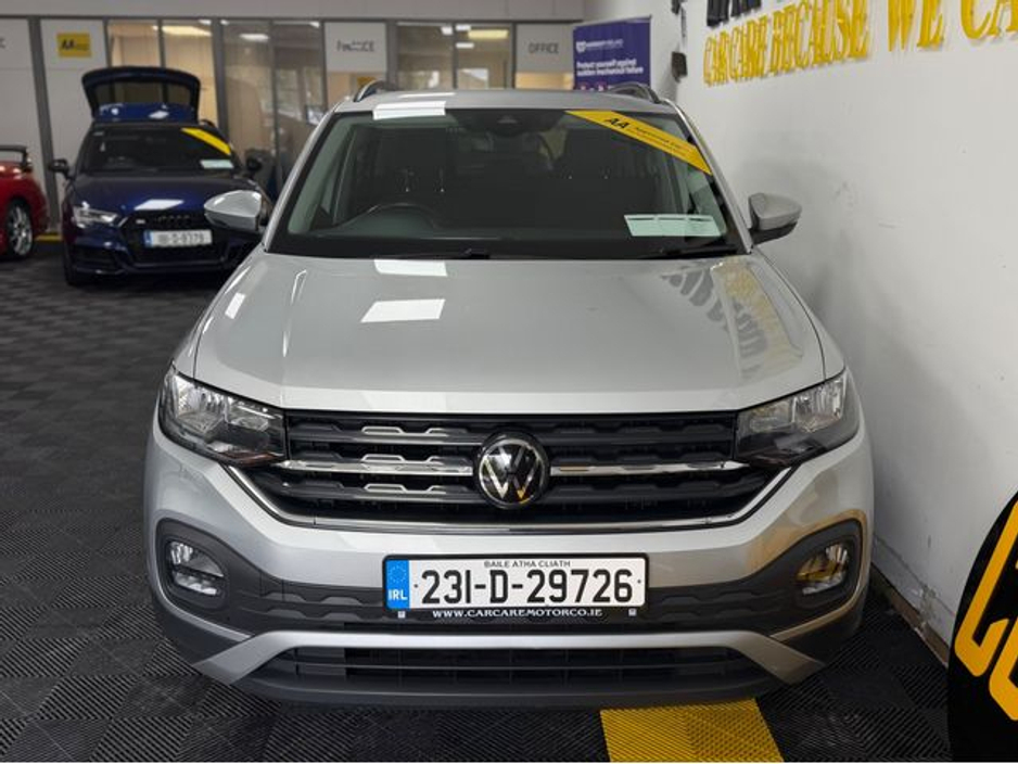 2023 Volkswagen T-Cross - image 2