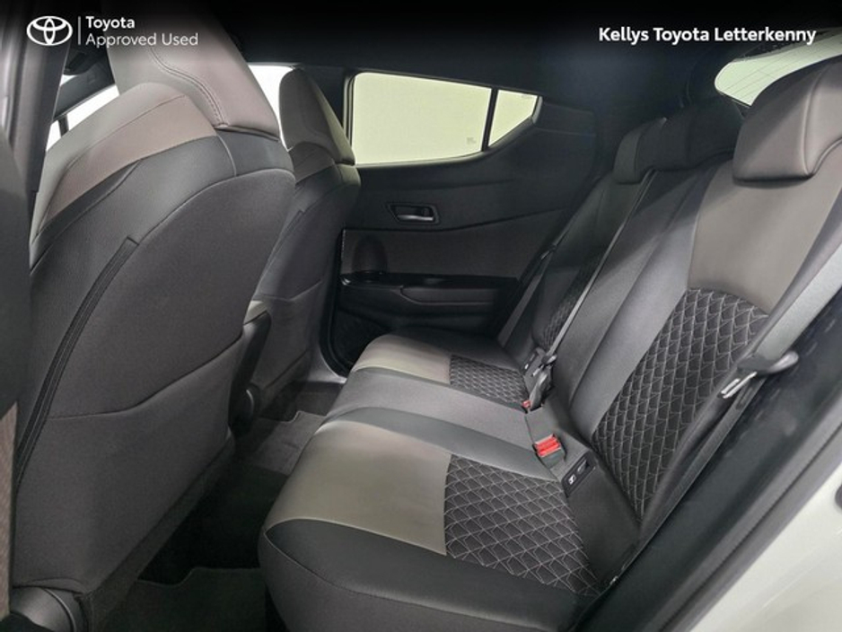 2023 Toyota C-HR - image 7