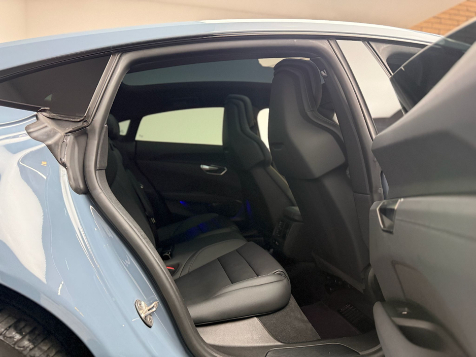 2024 Audi e-tron GT quattro - image 13