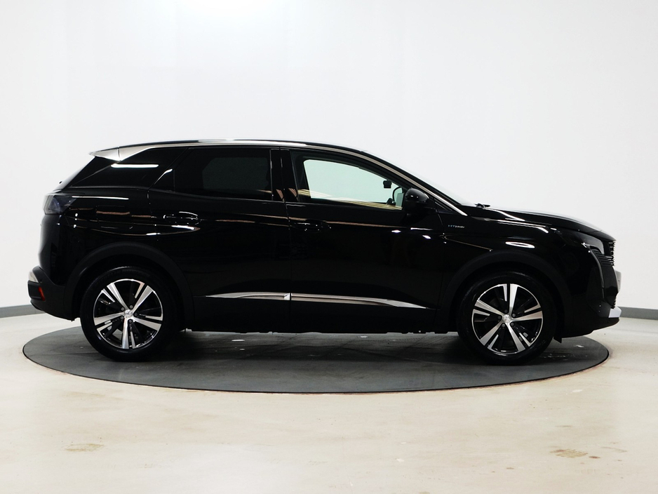 2022 Peugeot 3008 - image 2