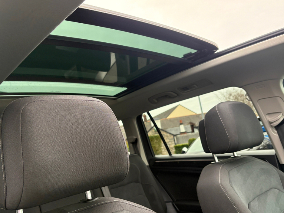 2018 Volkswagen Tiguan - image 11