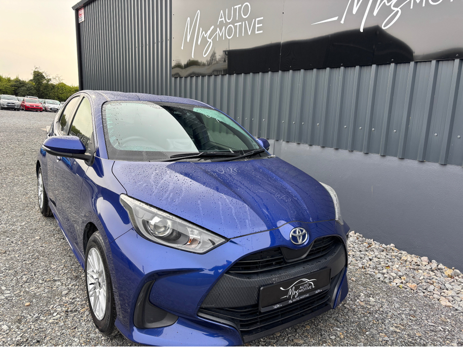 2022 Toyota Yaris - image 3