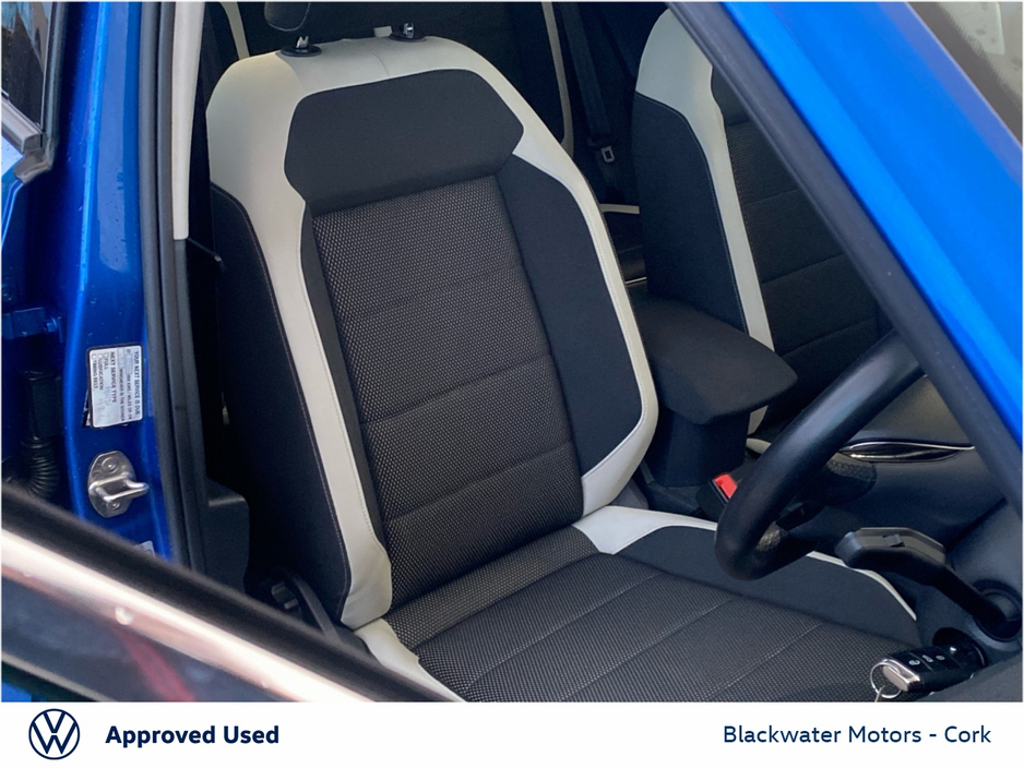 2019 Volkswagen T-Roc - image 8