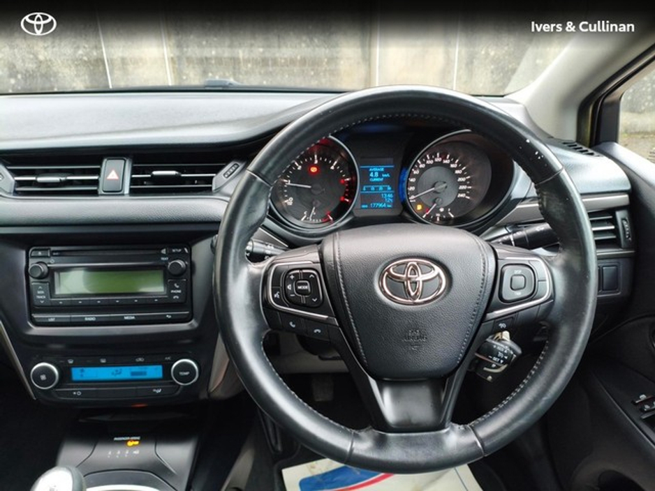 2015 Toyota Avensis - image 8