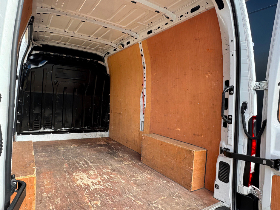 2022 Renault Master - image 12