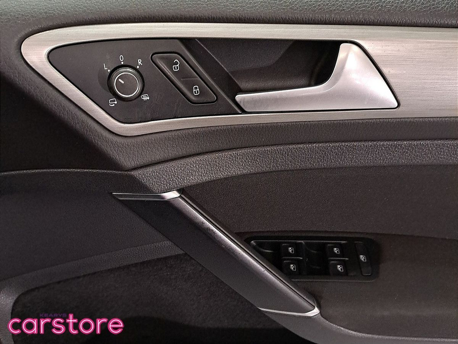 2016 Volkswagen Golf - image 16