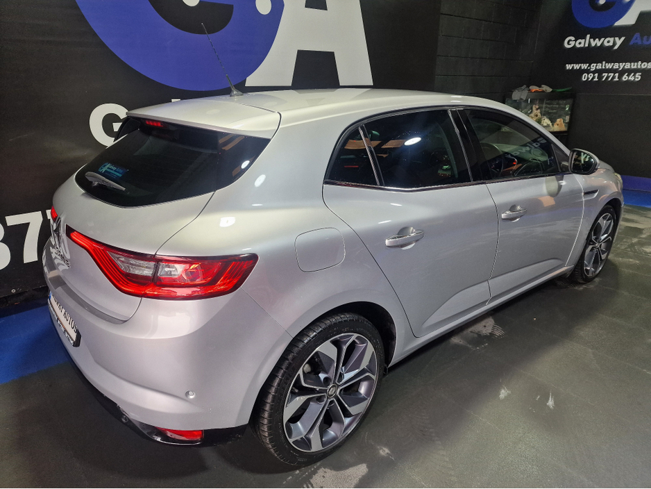 2016 Renault Megane - image 10