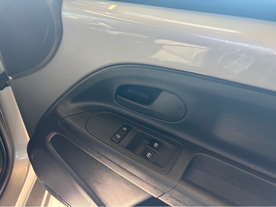 2019 Volkswagen up! - image 4