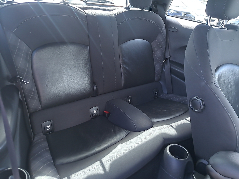 2016 MINI Cooper S - image 17