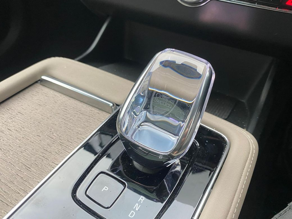 2025 Volvo XC90 - image 13