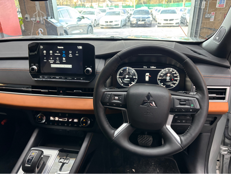 2024 Mitsubishi Outlander - image 7