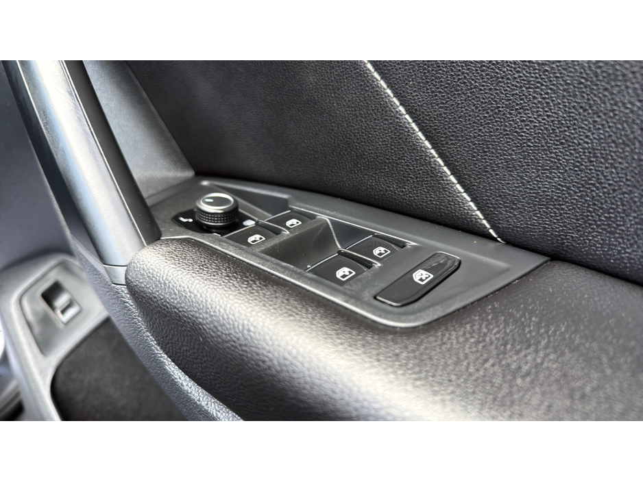 2018 Volkswagen Tiguan - image 15