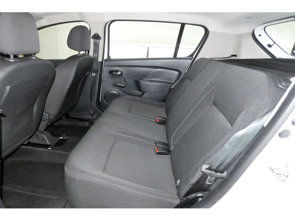 2018 Dacia Sandero - image 16