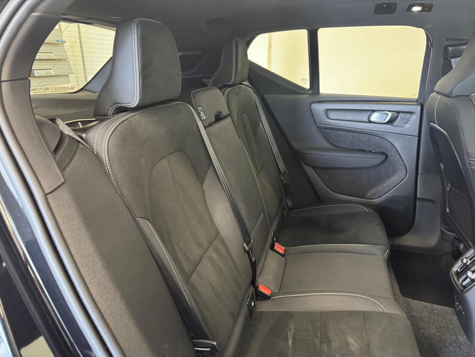 2023 Volvo XC40 - image 13