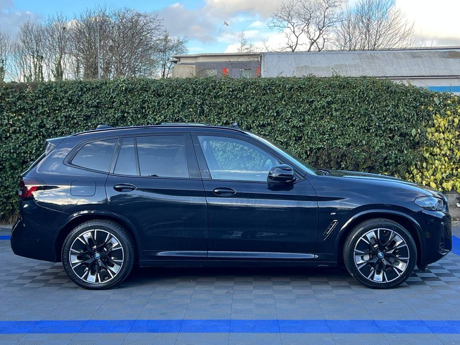 2023 BMW iX3 M-SPORT // OPENING PAN ROOF // 360 PARKING CAMERAS // DIGITAL CLUSTER €37,950