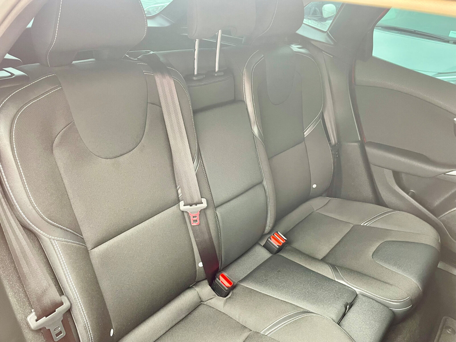 2017 Volvo V40 - image 15