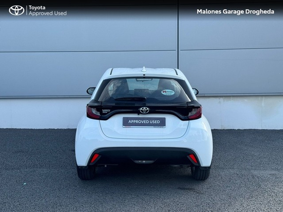 2024 Toyota Yaris - image 4