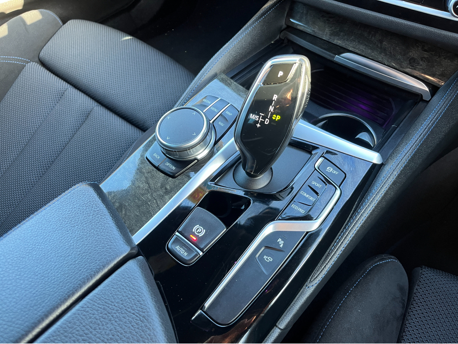 2018 BMW 5 Series - image 17