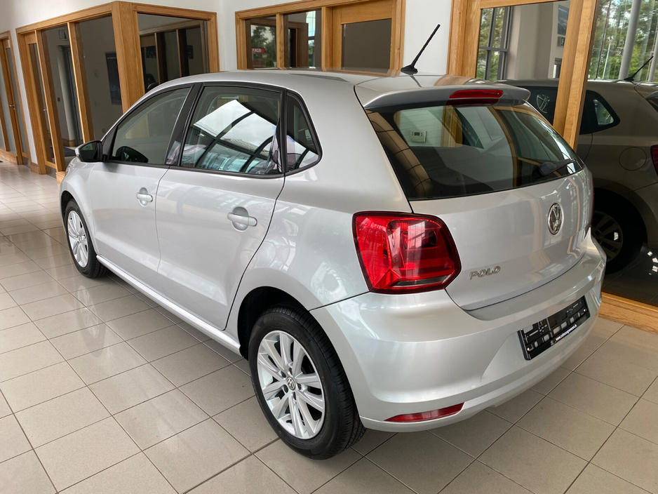 2016 Volkswagen Polo - image 4