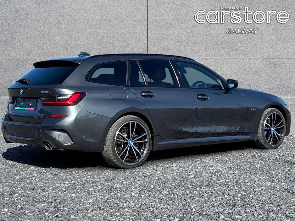 2021 BMW 3 Series - image 3