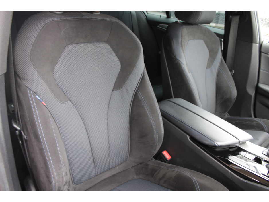 2020 BMW 5 Series - image 11