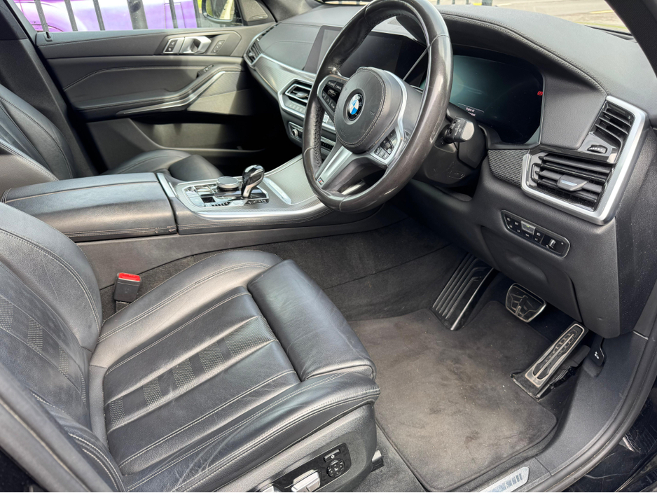 2020 BMW X5 - image 4