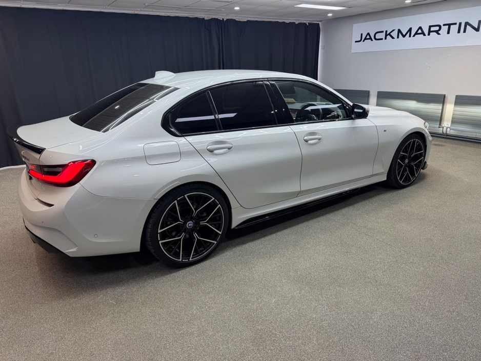 2019 BMW 3 Series - image 16