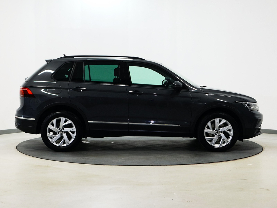 2022 Volkswagen Tiguan *98* LIFE TSI PHEV S-A DSG €29,700