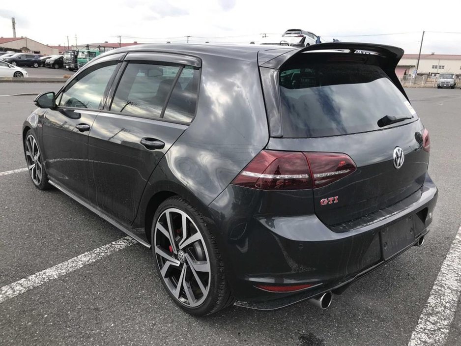 2016 Volkswagen Golf - image 3