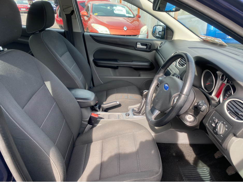 2011 Ford Focus - image 10