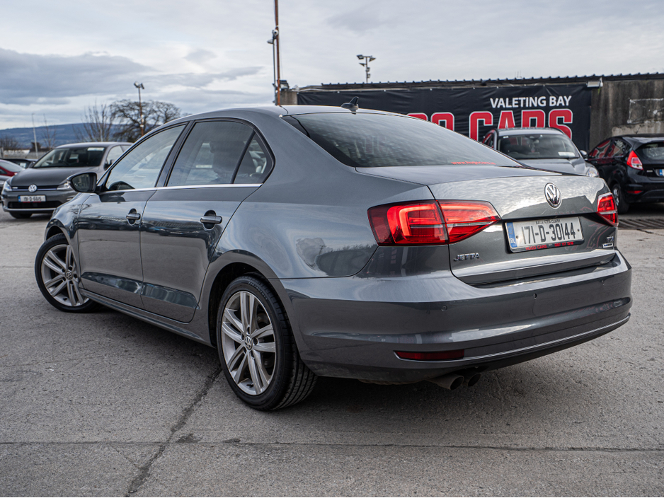 2017 Volkswagen Jetta - image 5