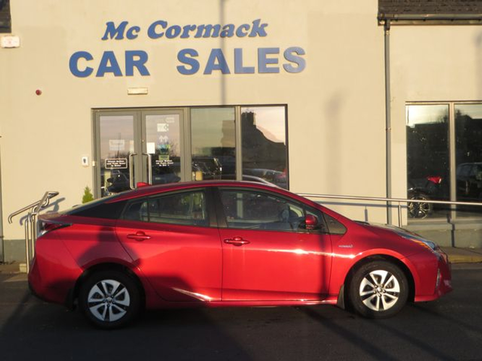 2019 Toyota Prius - image 2