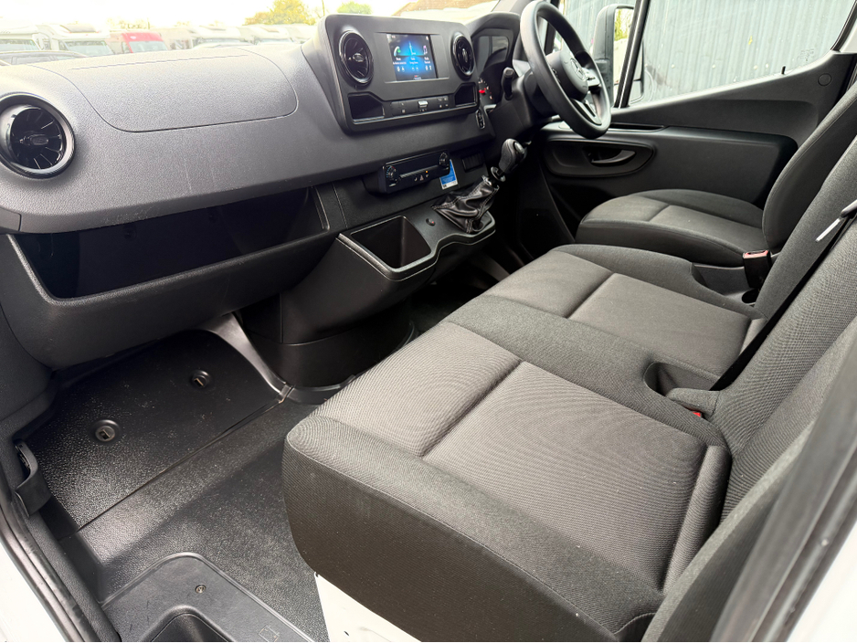 2024 Mercedes-Benz Sprinter - image 8