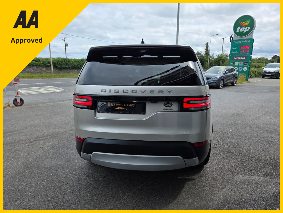 2017 Land Rover Discovery - image 8