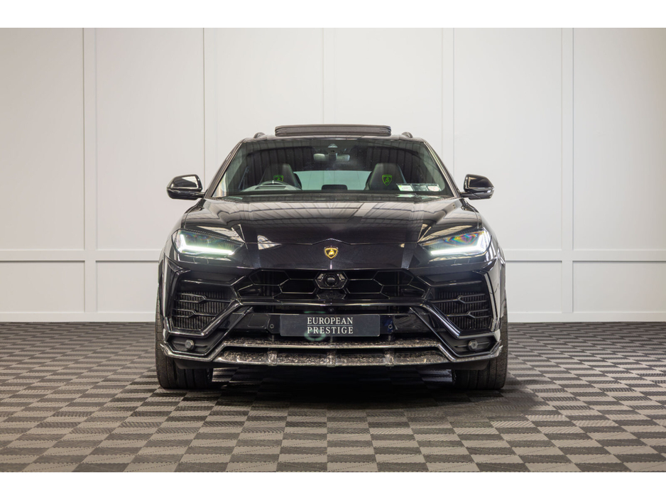 2021 Lamborghini Urus - image 2