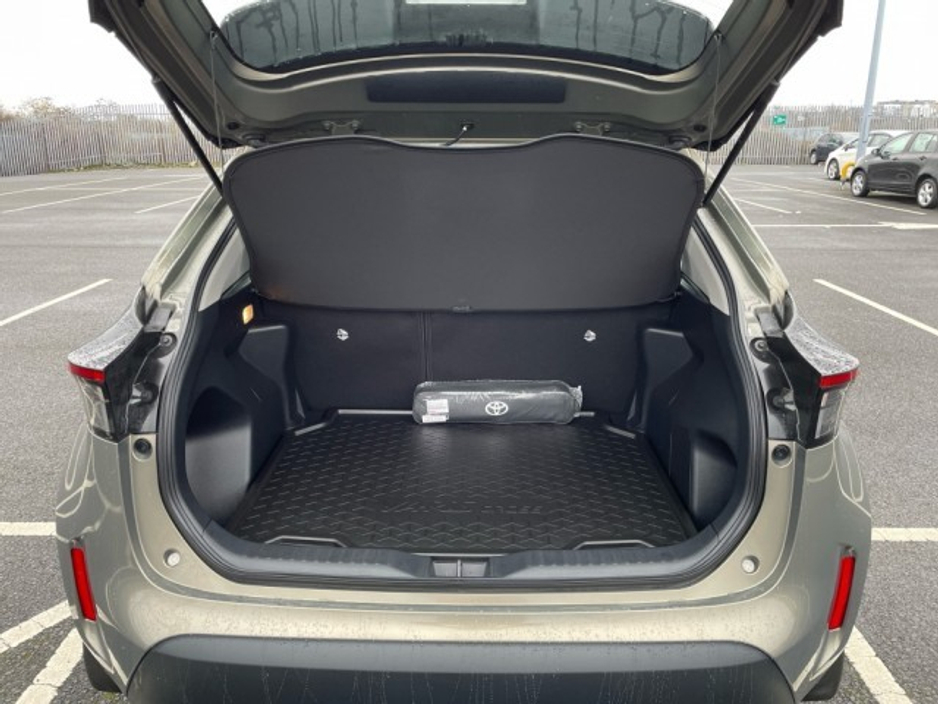 2025 Toyota Yaris Cross - Save EUR 4,100 - Luna + 2 FREE Services Included - 1.5 Hybrid - Automatic - EUR 180 Tax // Remote Central Locking // Front Electric Windows // Rear Electric Windows // Electric Mirrors // Finger Tip €29,865