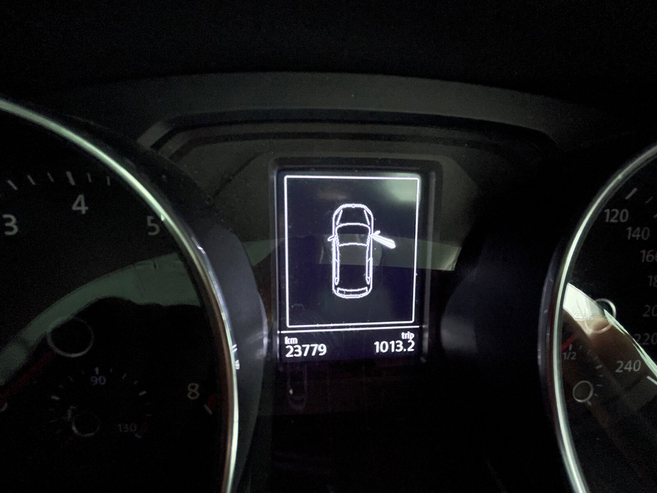 2015 Volkswagen Polo - image 12