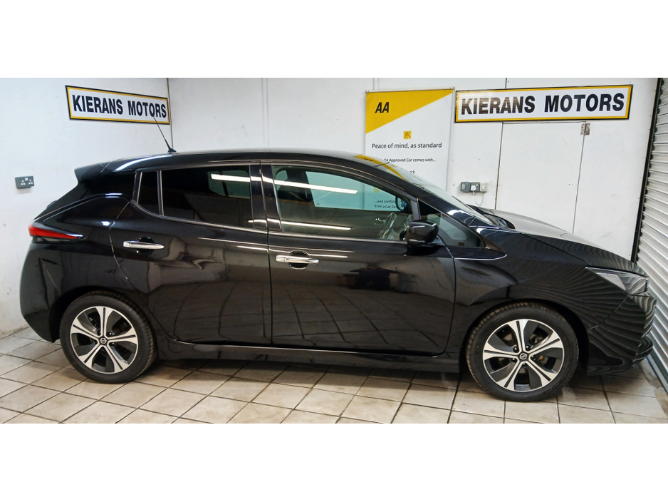 2018 Nissan Leaf - image 5