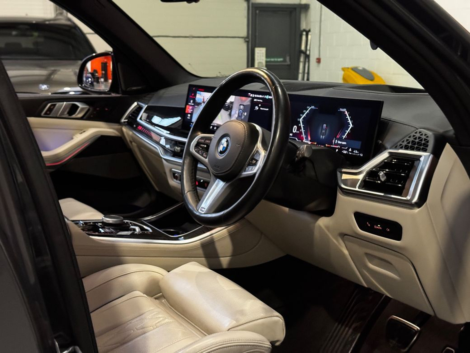 2025 BMW X5 - image 12