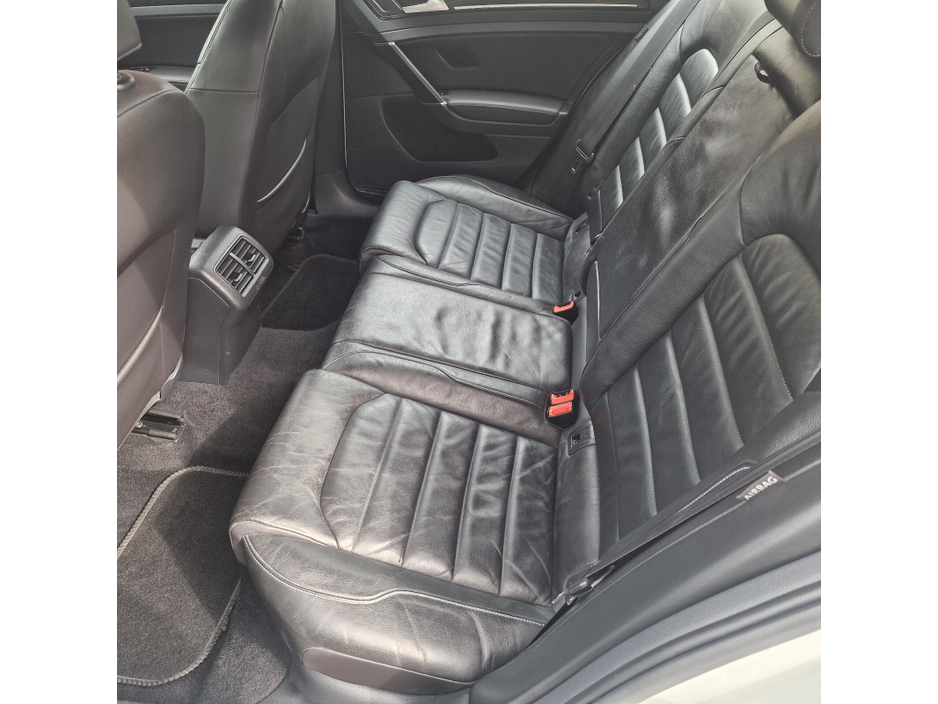 2013 Volkswagen Golf - image 10