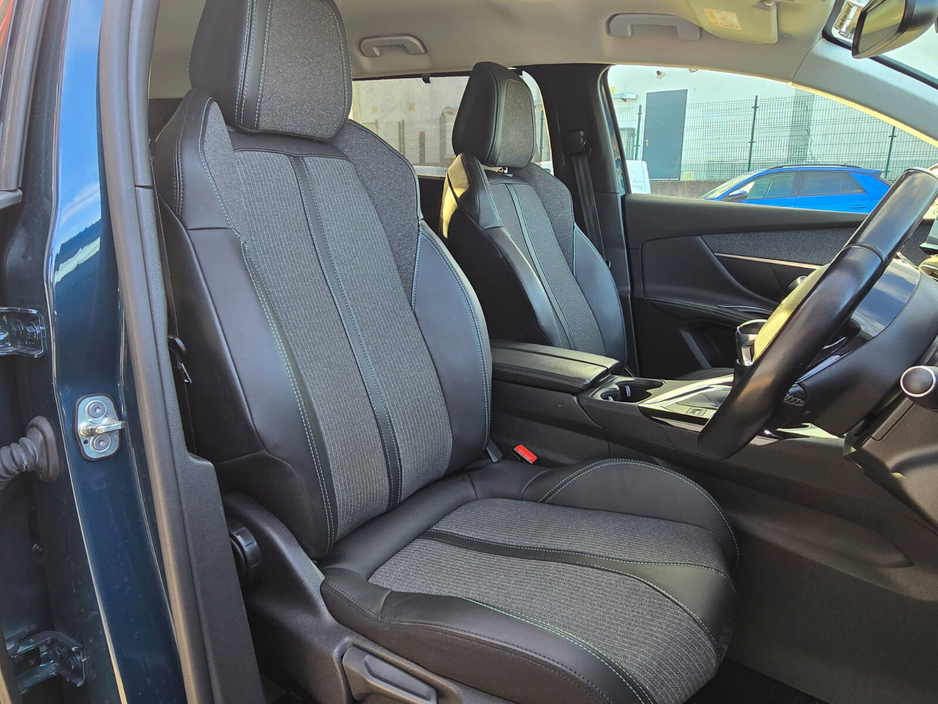 2022 Peugeot 5008 - image 23