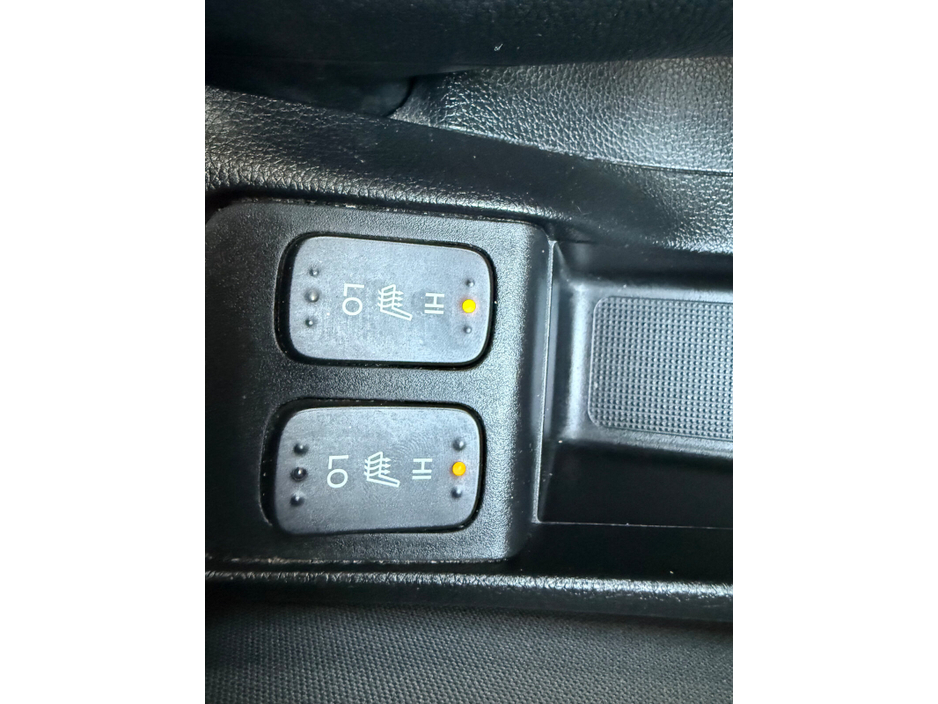 2016 Honda Jazz - image 16